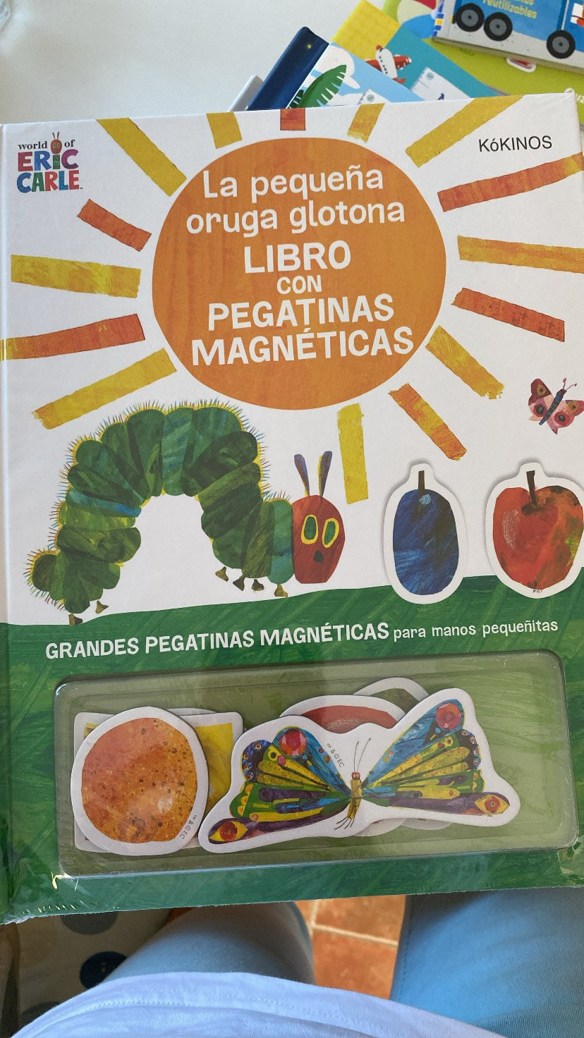 LA PEQUEÑA ORUGA GLOTONA LIBRO CON PEGATINAS MAGNÉTICAS